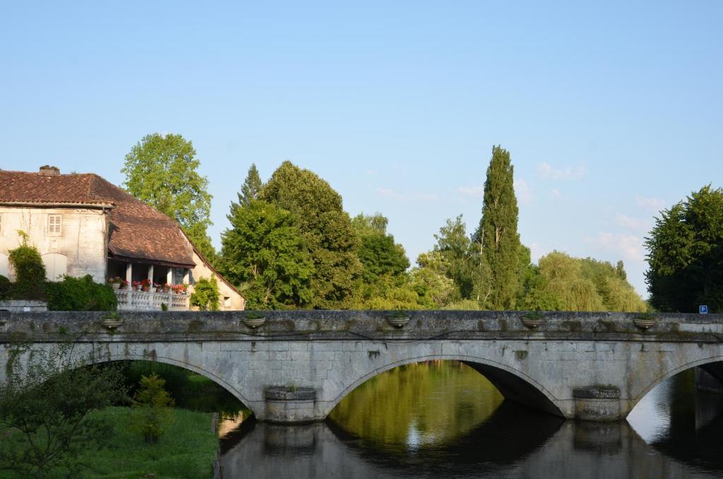 Hotel Restaurant Charbonnel Brantôme المظهر الخارجي الصورة